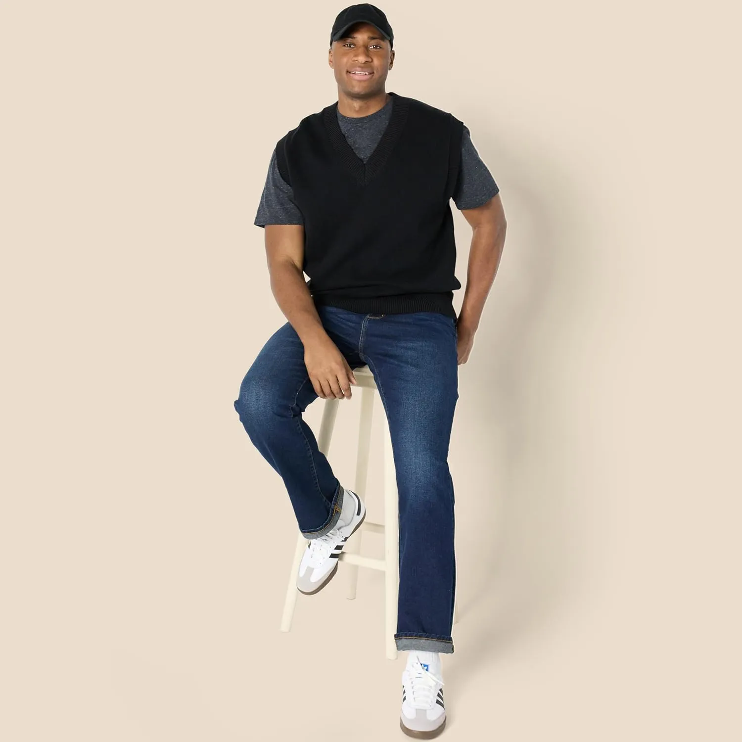 Amazon Essentials Men's Relaxed-Fit V-Neck Sweater Vest