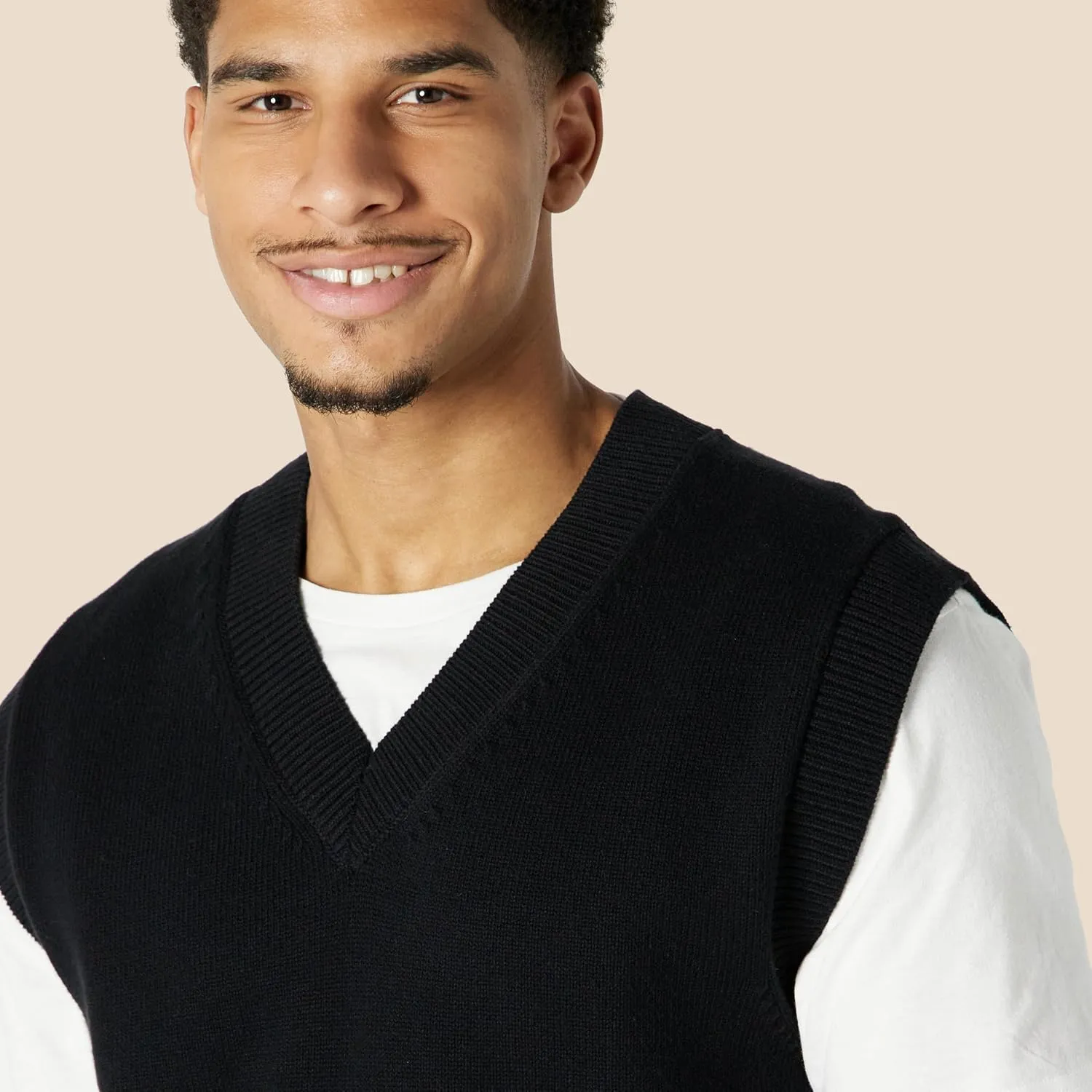 Amazon Essentials Men's Relaxed-Fit V-Neck Sweater Vest
