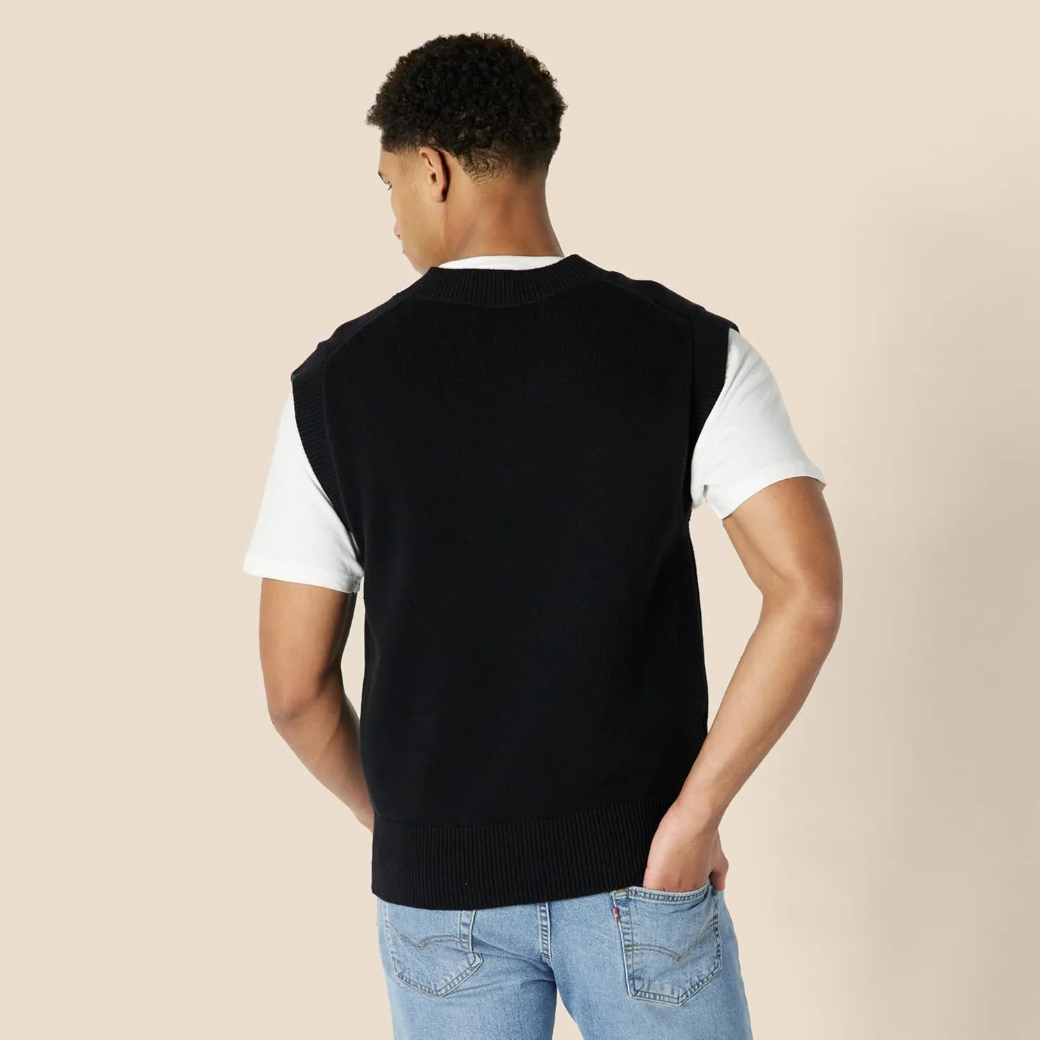 Amazon Essentials Men's Relaxed-Fit V-Neck Sweater Vest