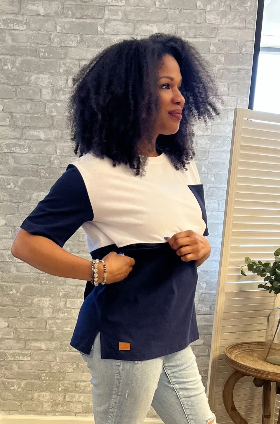 Nursing Pocket T-Shirt - Hidden Zipper - Navy/White POCKET