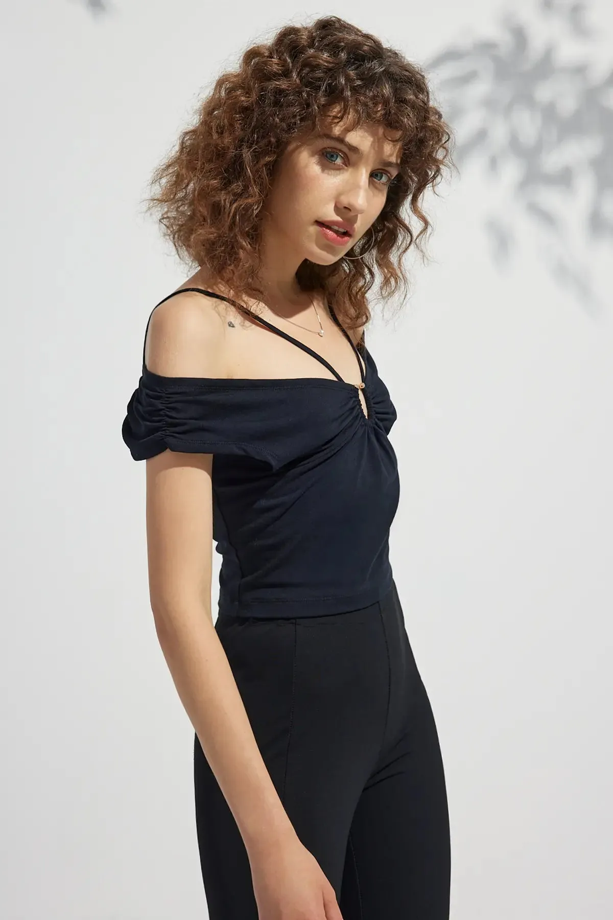 Ring Ruched Straps Off the Shoulder T Shirt