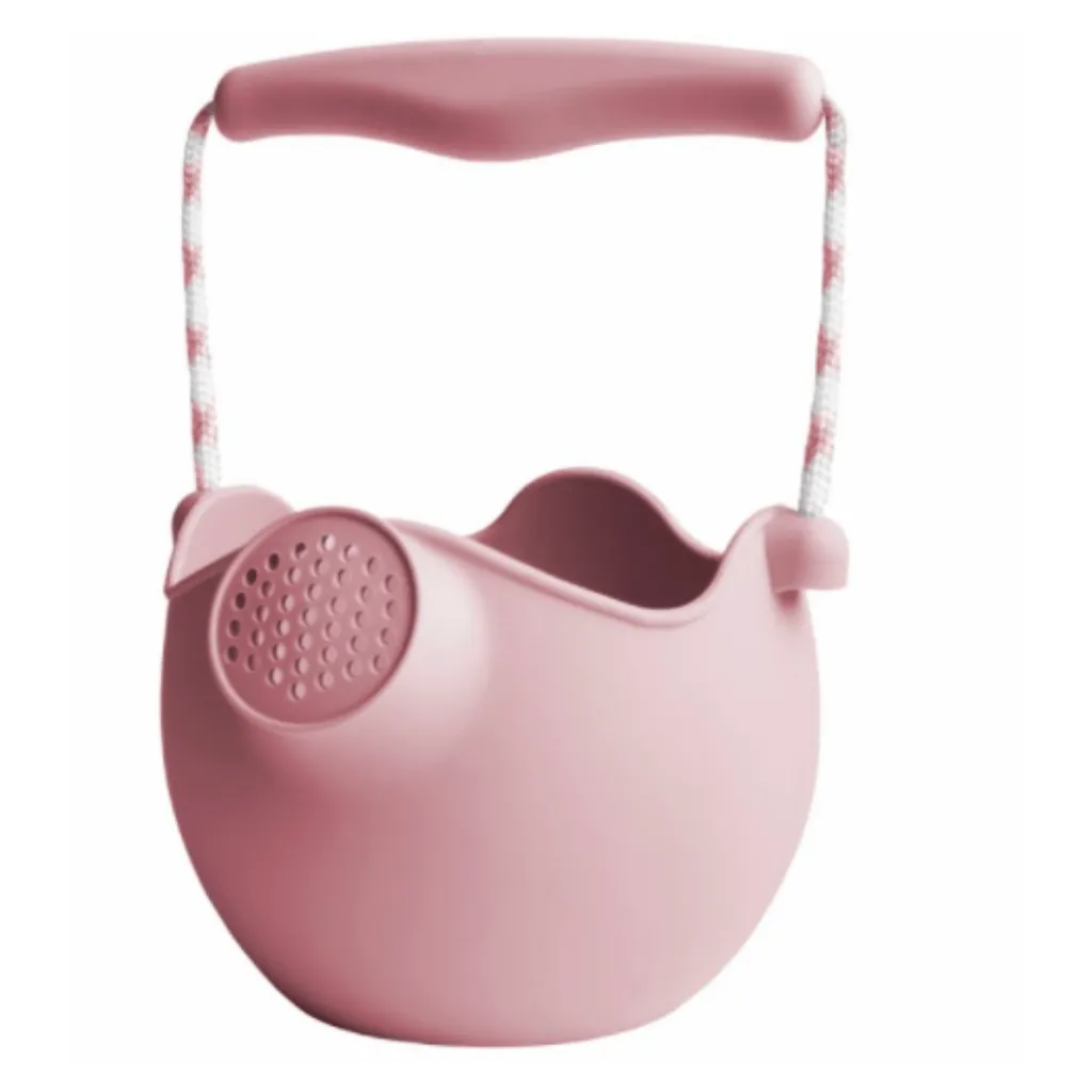 Scrunch beach set with watering can