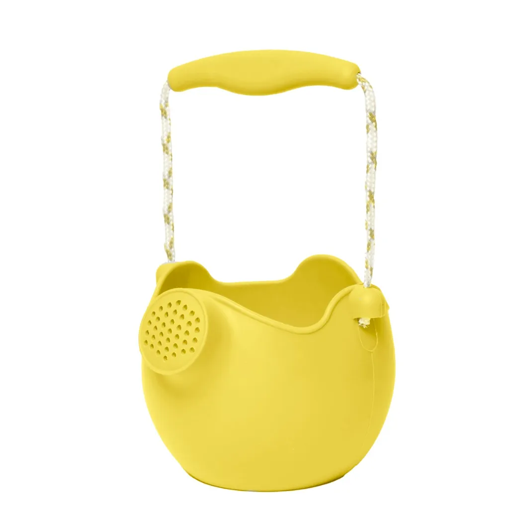 Scrunch beach set with watering can