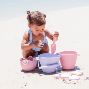 Scrunch beach set with watering can