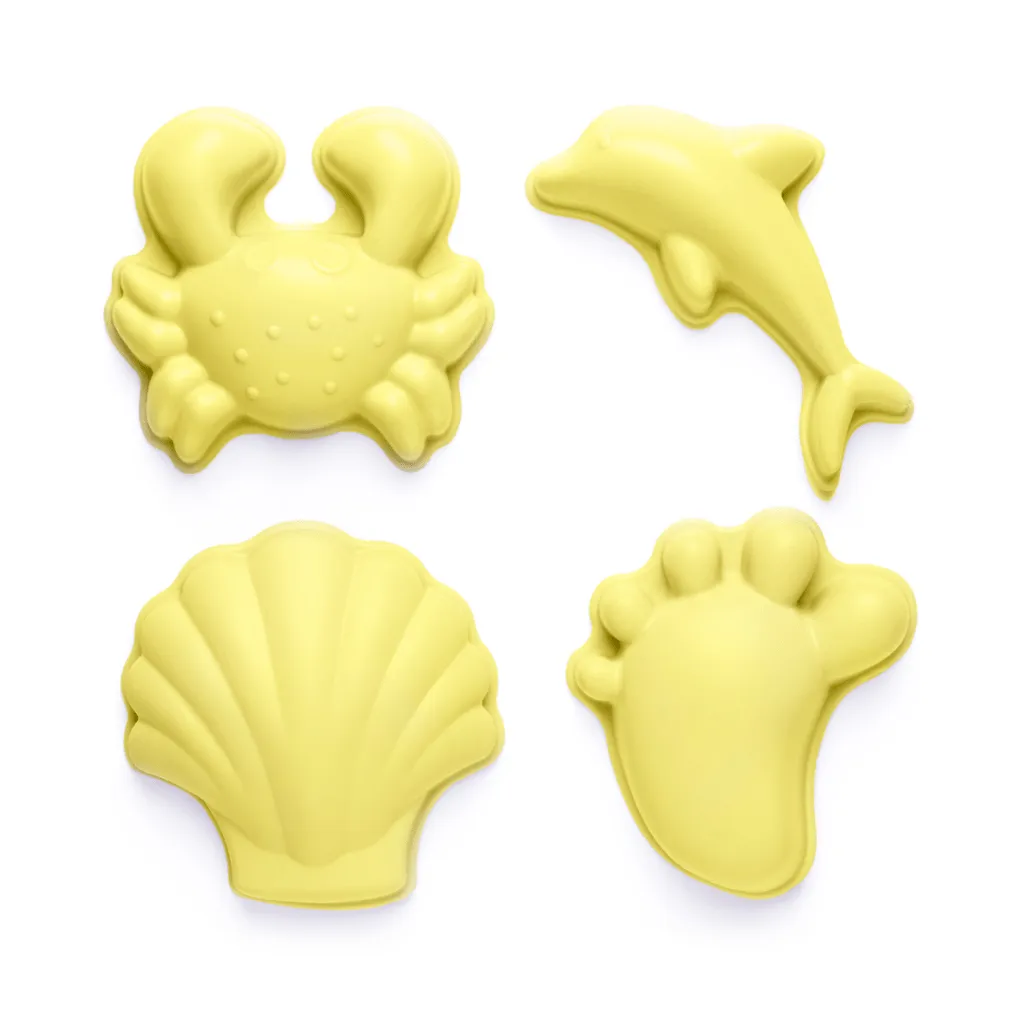 Scrunch beach set with watering can