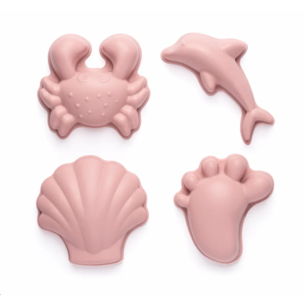 Scrunch beach set with watering can