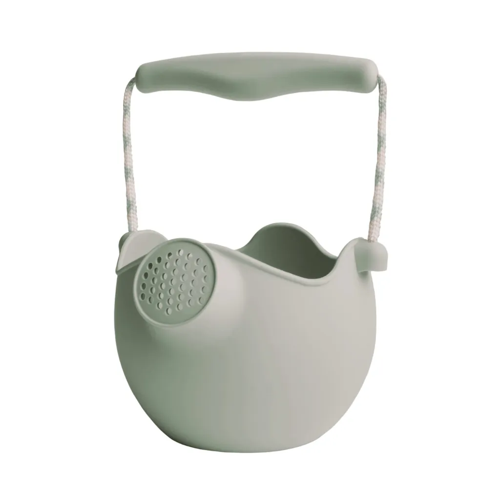 Scrunch beach set with watering can