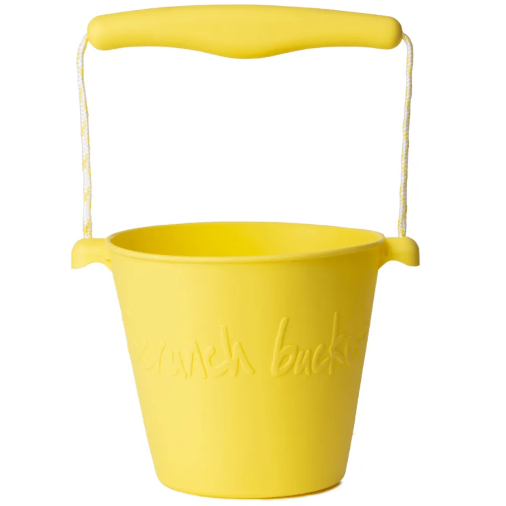 Scrunch beach set with watering can